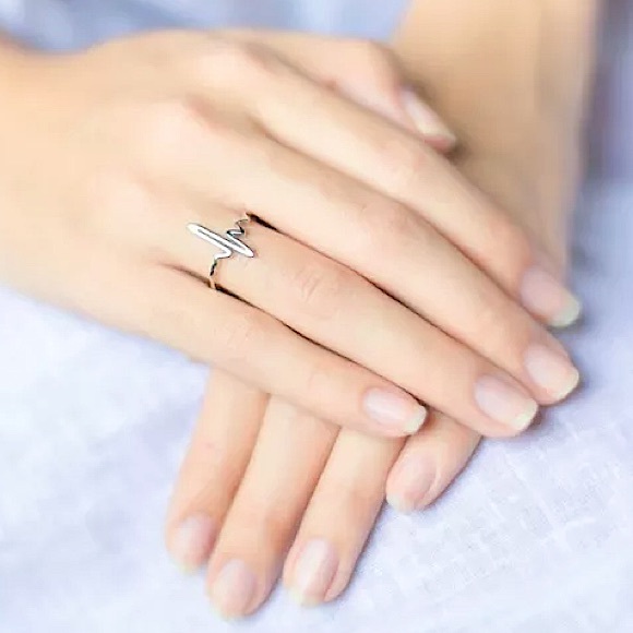 🔵𝟲𝟱%𝗢𝗙𝗙 𝗯𝘂𝗻𝗱𝗹𝗲𝘀 𝟯+🔵 NEW Silver ECG Charm Adjustable Ring - Picture 4 of 9